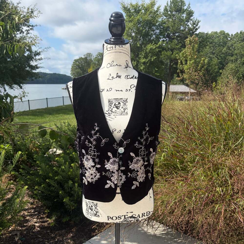 Vintage Wrapper Black Velvet Embroidered Floral Cropped Vest Women's Medium Boho